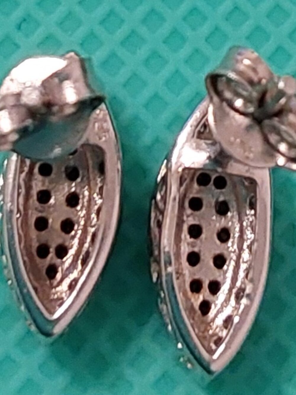 1/3 CT. T.W. BLACK DIAMOND Round Prong Set Earring in Sterling Silver (IJ-I2-I3) - Picture 3 of 16